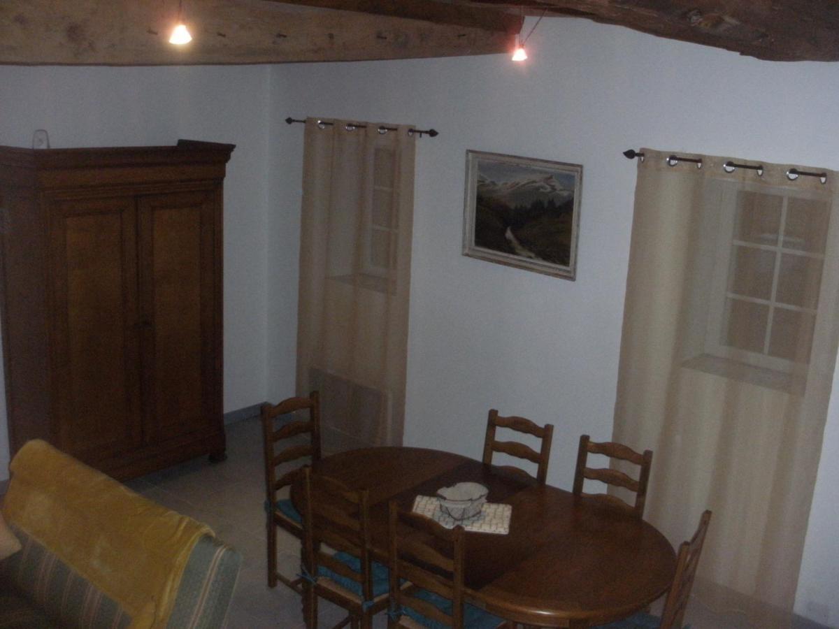 Grange Dans Ancien Corps De Ferme Hotel Bellengreville  Eksteriør billede
