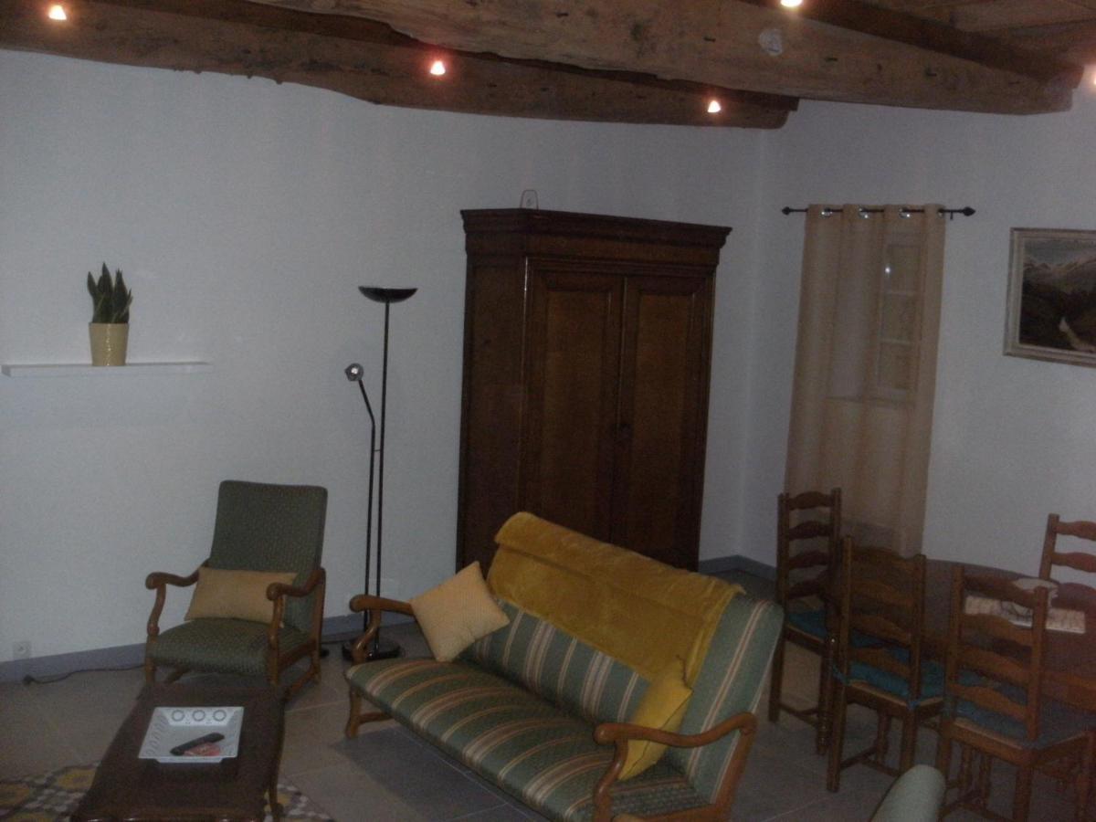 Grange Dans Ancien Corps De Ferme Hotel Bellengreville  Eksteriør billede